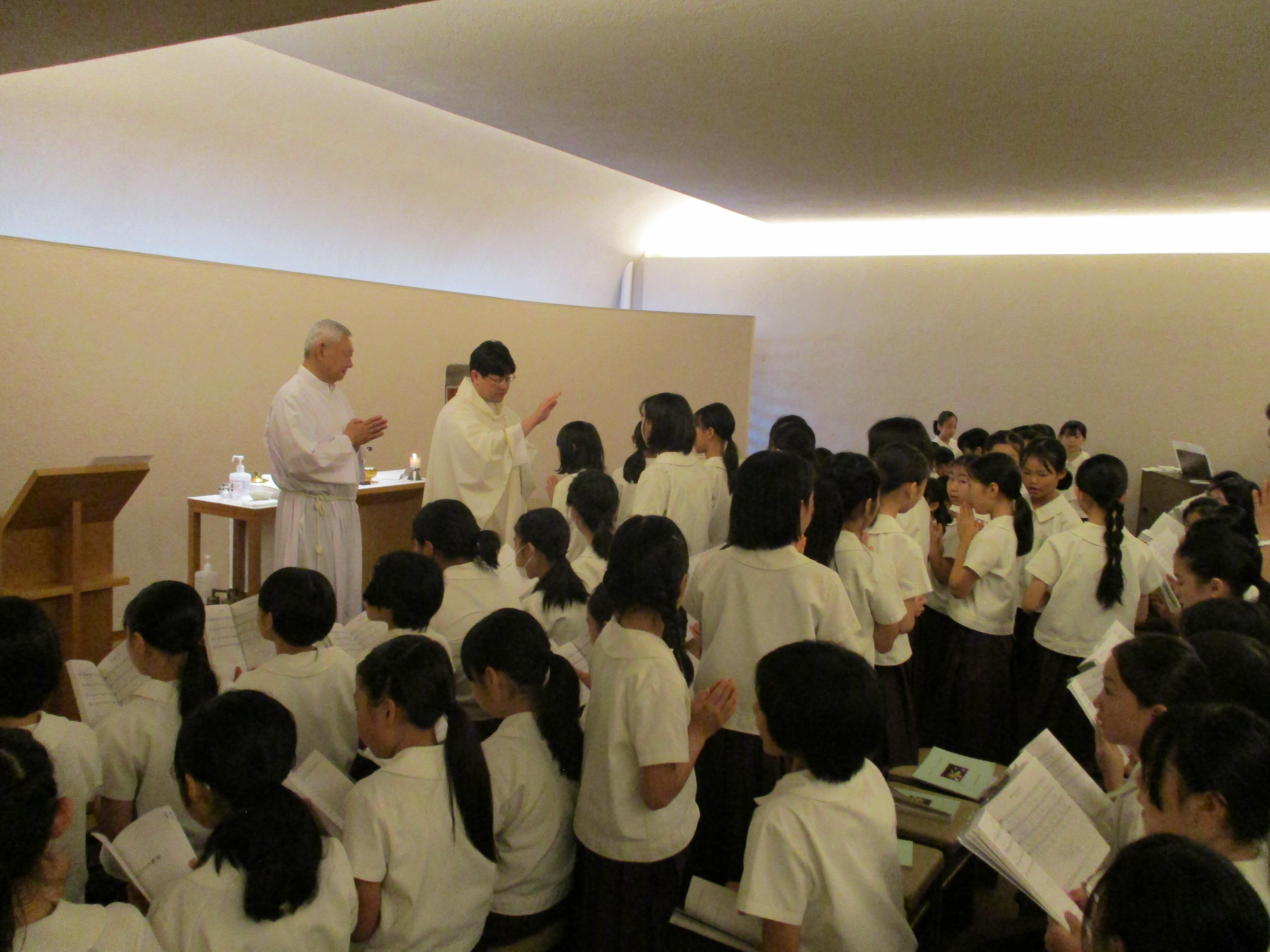 写真⑰５年学年ミサ.JPG